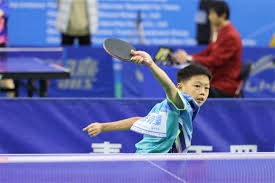 质疑判罚不公，C罗皇马时期也做过相同争议手势并高喊“抢劫”